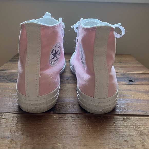 Women’s Converse Chuck Taylor Sneakers - Size 5 1/2 - Picture 3 of 7